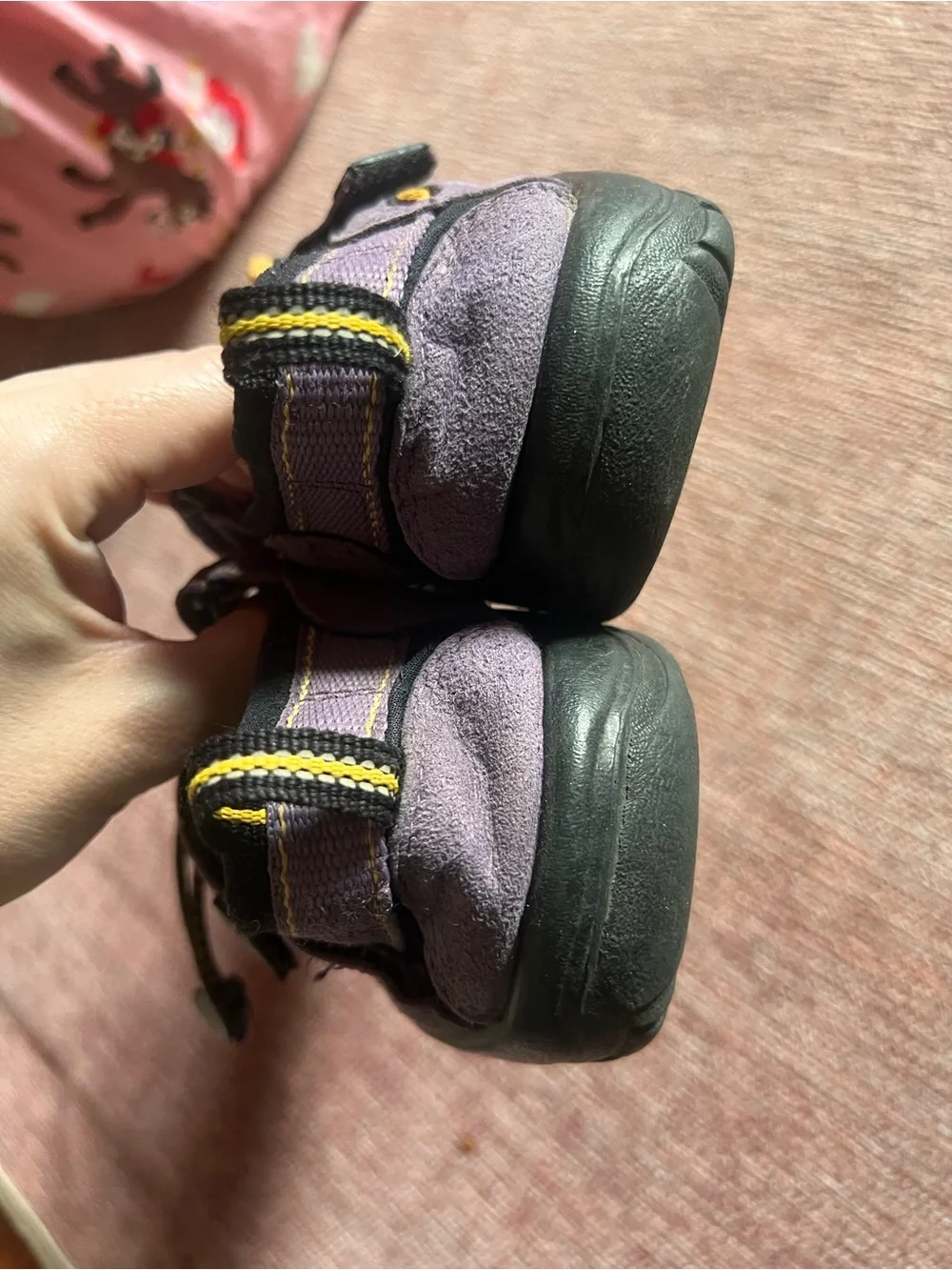 Keen Youth size 2 Closed-Toe Sport Sandals in Purple and Black